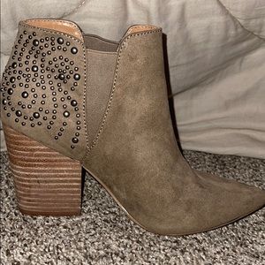 REPORT Ankle Booties